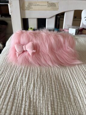 SOLD❌ Jentle Jennie Collab pink bow sun glasses carrying Kim black pink